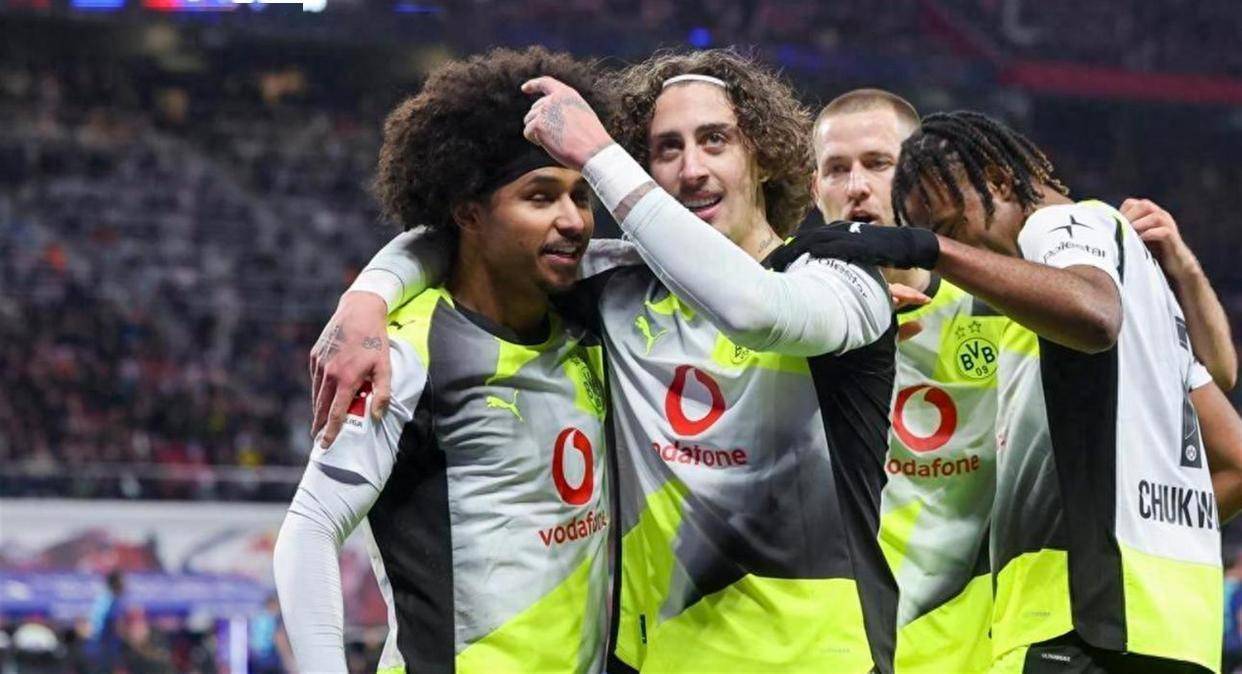 一场2-2，上演补时绝平，德甲第二掉链子，被拜仁甩开，争冠悬了